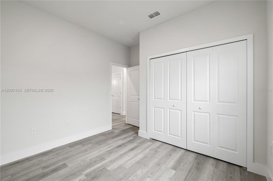 Spacious, unfurnished interior of a new home in , Ocala (Image 31).