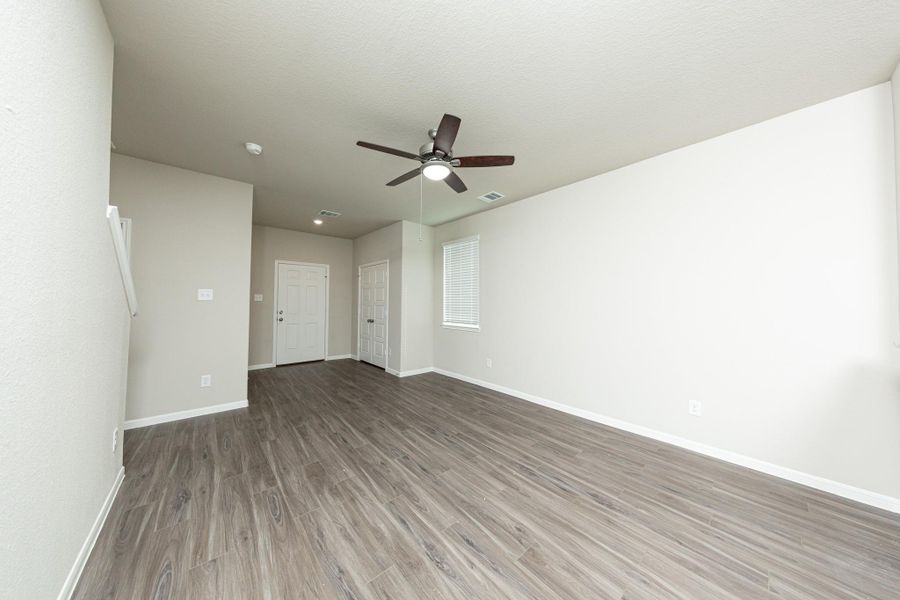 Spacious, unfurnished interior of a new home in Mackenzie Creek, Conroe (Image 19). Spacious, unfurnished interior of a new home in Mackenzie Creek, Conroe (Image 19).