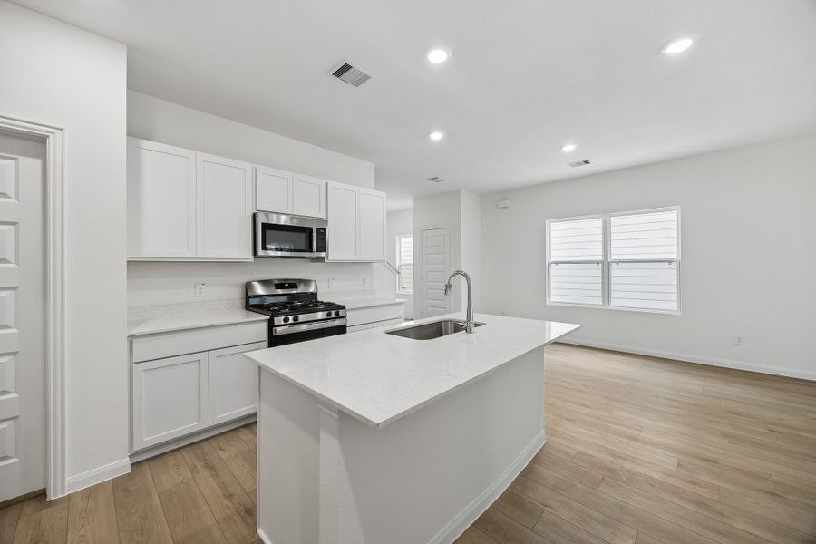 Furnished interior view inside a new home in Magnolia Springs, Montgomery (Image 8).