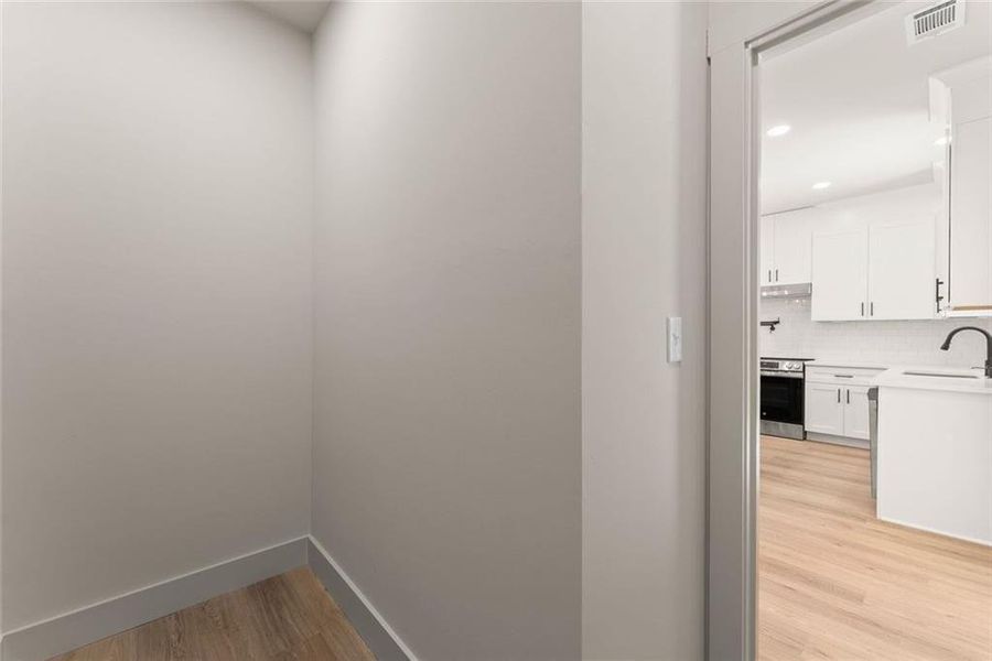 Spacious, unfurnished interior of a new home in , Gainesville (Image 33).