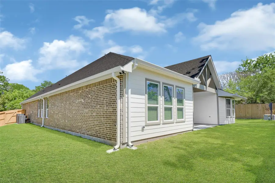 Exterior details and patio area of a home in , Montgomery (Image 3).