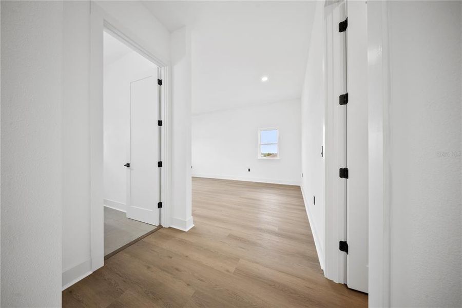 Spacious, unfurnished interior of a new home in , Lake Alfred (Image 51).