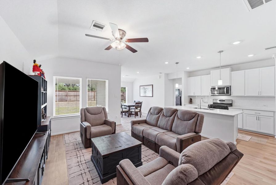 Furnished interior view inside a new home in Granger Pointe - Premier Series, Conroe (Image 11). Furnished interior view inside a new home in Granger Pointe - Premier Series, Conroe (Image 11).