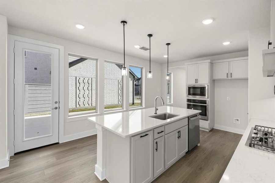 07. 1117 Amaryllis - Kitchen (2)