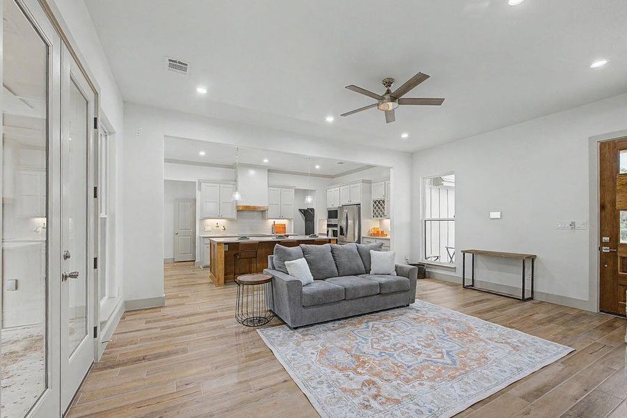 Furnished interior view inside a new home in , Wimberley (Image 31).