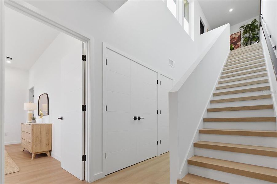 Spacious, unfurnished interior of a new home in , St. Petersburg (Image 22).