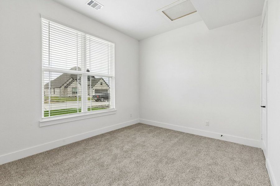 Spacious, unfurnished interior of a new home in Brahman Ranch, Venus (Image 24).