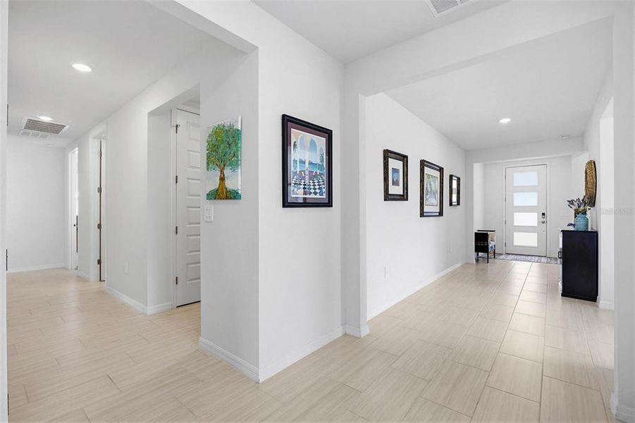 Spacious, unfurnished interior of a new home in The Grove at Stuart Crossing - Signature Series, Bartow (Image 22). Spacious, unfurnished interior of a new home in The Grove at Stuart Crossing - Signature Series, Bartow (Image 22).