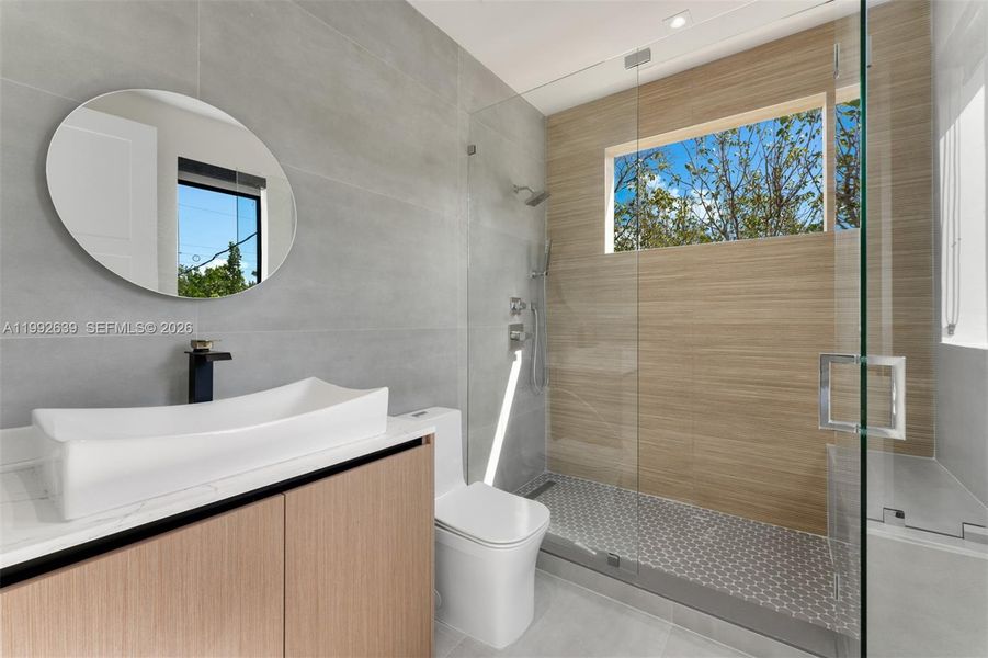 Furnished interior view inside a new home in , Key Largo (Image 38).