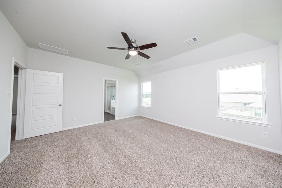 Spacious, unfurnished interior of a new home in Granger Pines, Conroe (Image 19).