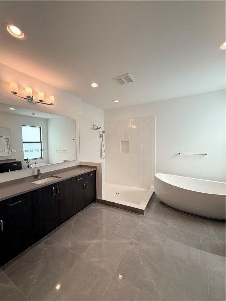 Master Bathroom Master Bathroom