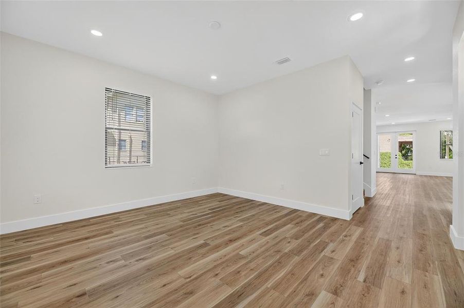 Spacious, unfurnished interior of a new home in , Tampa (Image 17).