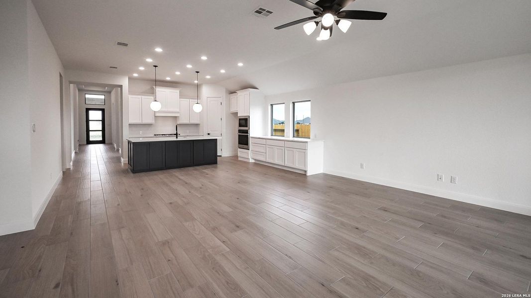Spacious, unfurnished interior of a new home in Meadows of Mill Creek, Seguin (Image 24).