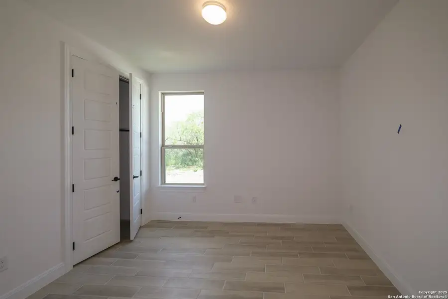 Spacious, unfurnished interior of a new home in Everly Estates, San Antonio (Image 11).