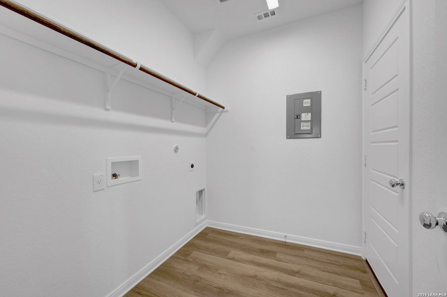 Spacious, unfurnished interior of a new home in Greenspoint Heights, Seguin (Image 33).