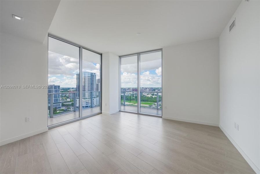 Spacious, unfurnished interior of a new home in , Miami (Image 11).