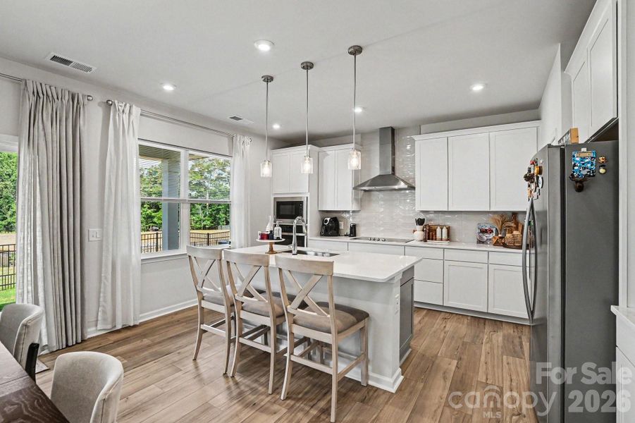 Gourmet Kitchen w/ exhaust Gourmet Kitchen w/ exhaust