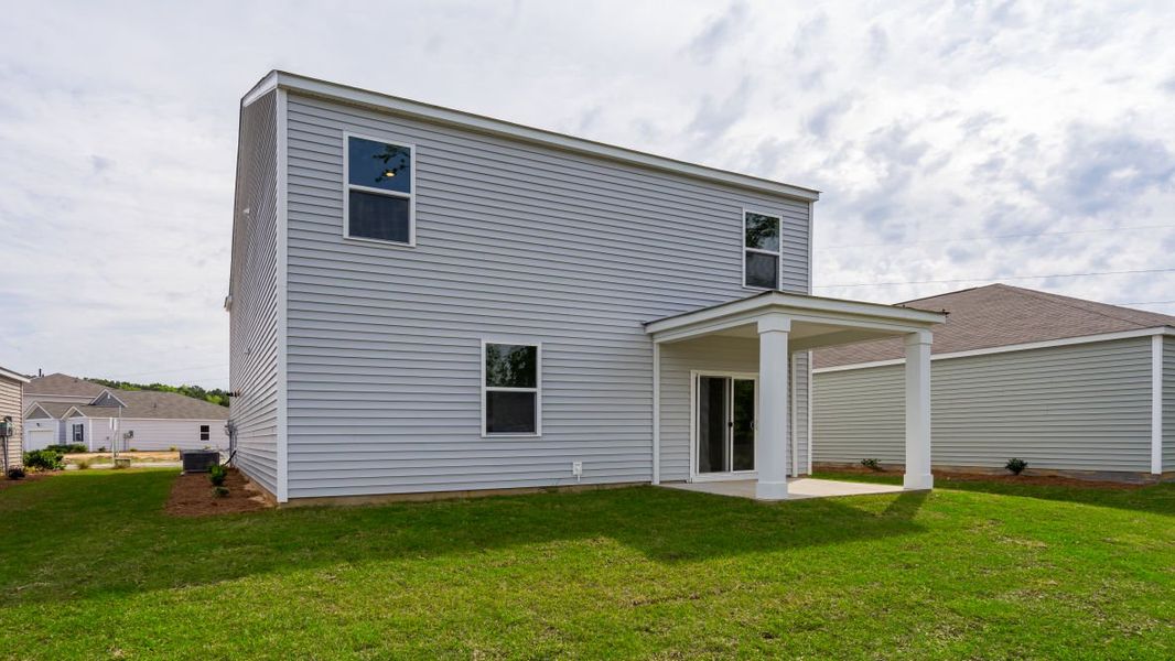 Representative exterior details of a home built from the ROBIE by D.R. Horton in Island Green, Myrtle Beach (Image 4).