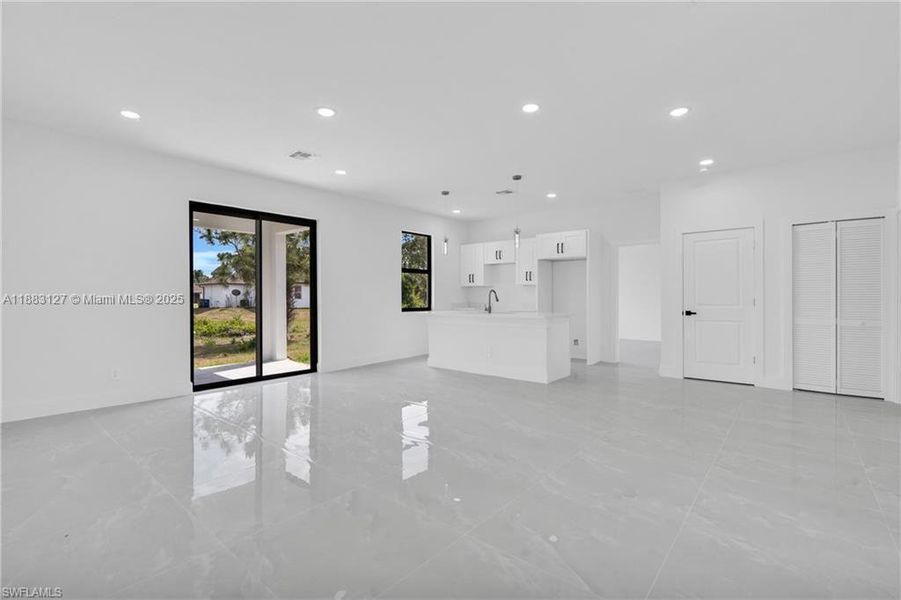 Spacious, unfurnished interior of a new home in , Lehigh Acres (Image 10).