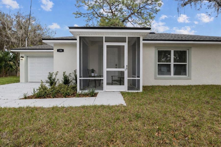 Exterior details and patio area of a home in , Polk City (Image 4).