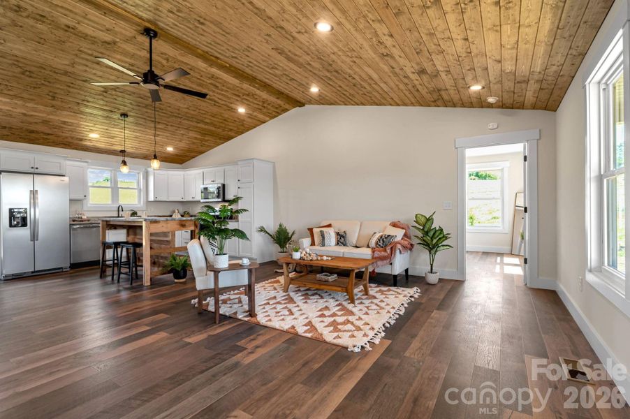 Living area w/vaulted ceilings