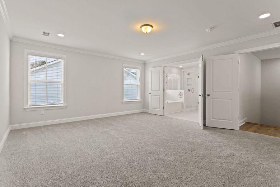 Spacious, unfurnished interior of a new home in Tidewater at Lakes of Cane Bay, Summerville (Image 23).
