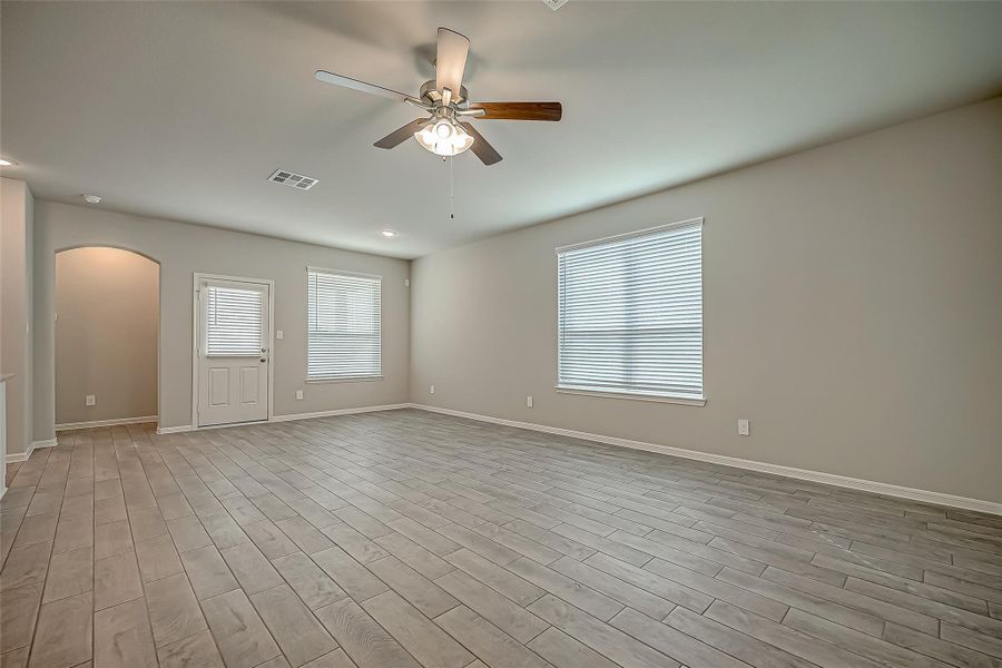 Spacious, unfurnished interior of a new home in Lago Mar, Texas City (Image 23). Spacious, unfurnished interior of a new home in Lago Mar, Texas City (Image 23).