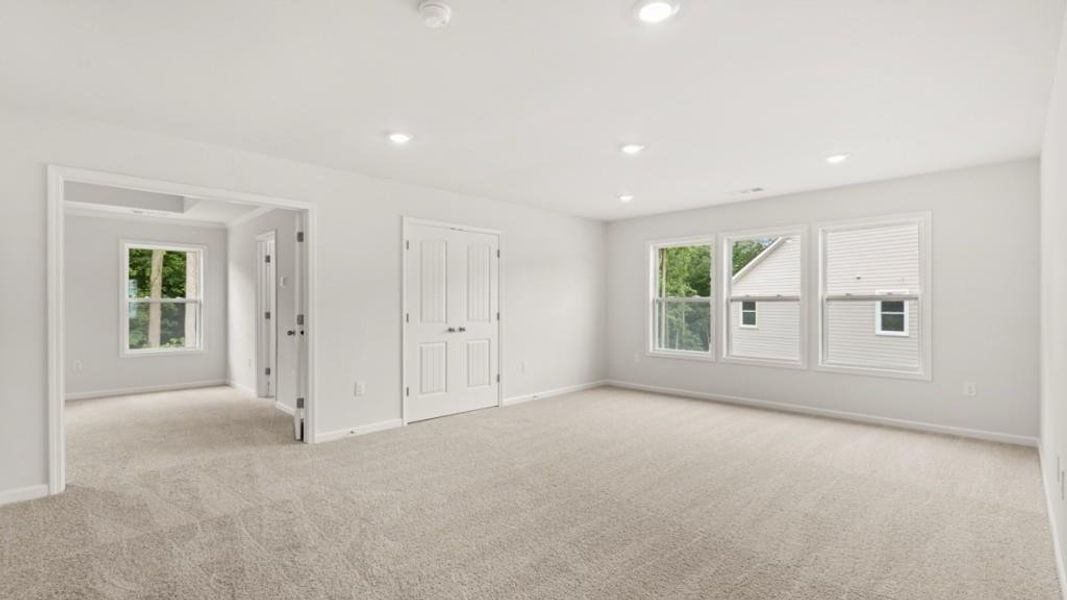 Spacious, unfurnished interior of a new home in Haven Abbey, Cumming (Image 28).
