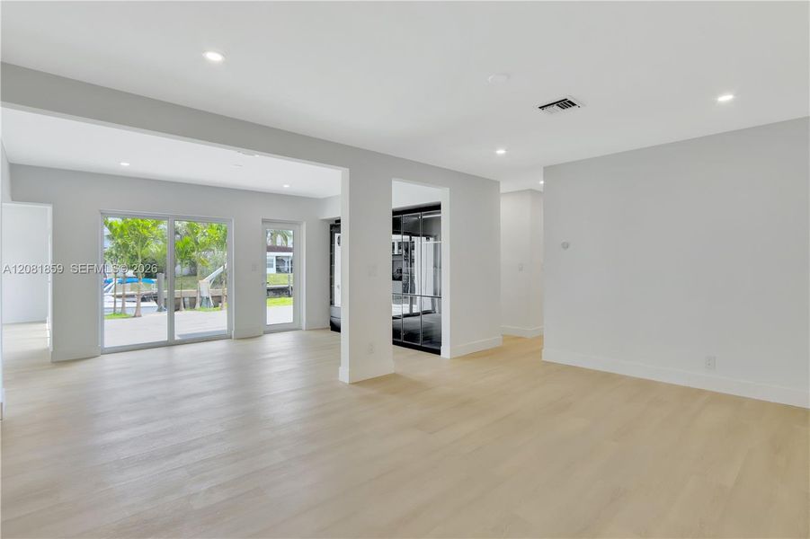 Spacious, unfurnished interior of a new home in , Fort Lauderdale (Image 53).