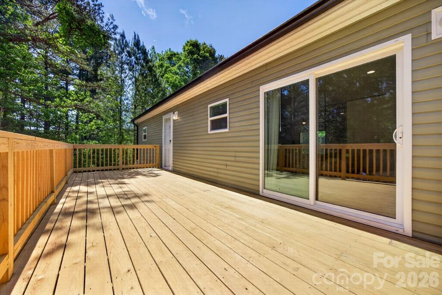 Huge 10' x 24' deck!