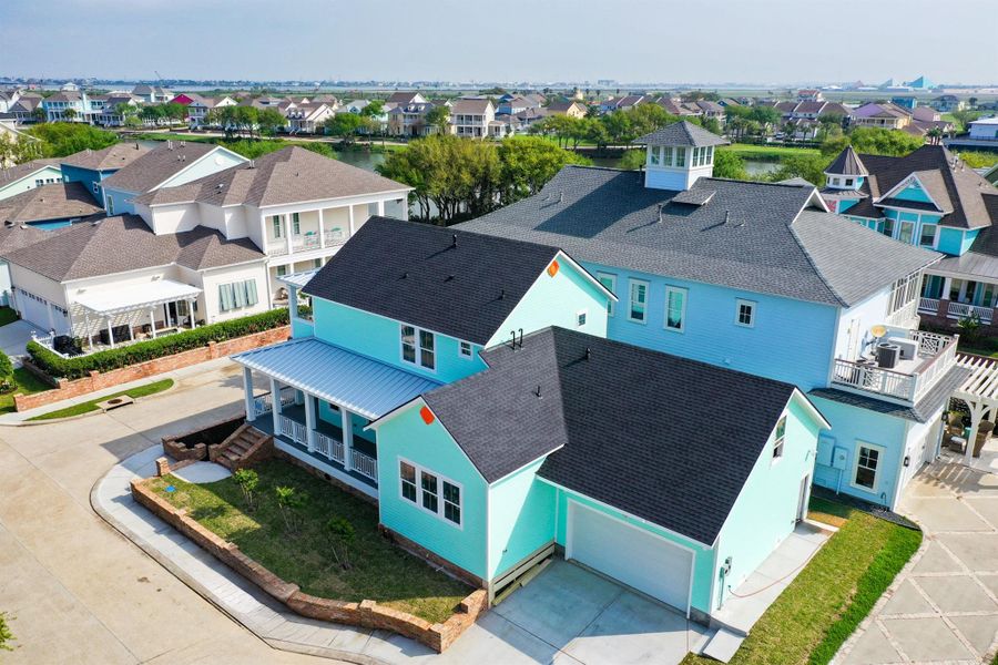 Exterior details and patio area of a home in , Galveston (Image 1).