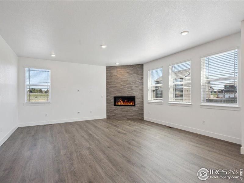 Spacious, unfurnished interior of a new home in Vantage, Berthoud (Image 12).