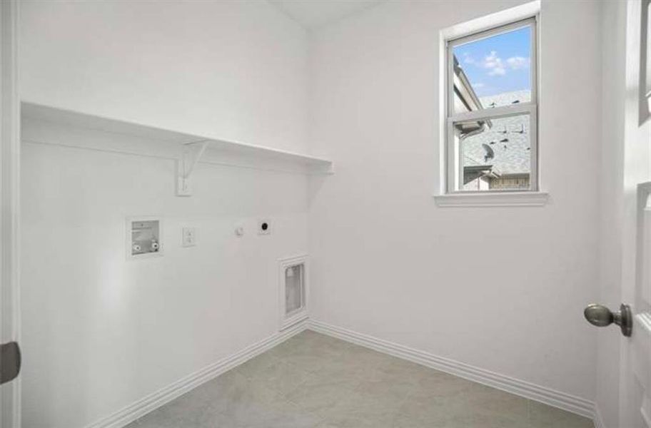 Spacious, unfurnished interior of a new home in Whitewing Trails, Princeton (Image 9).