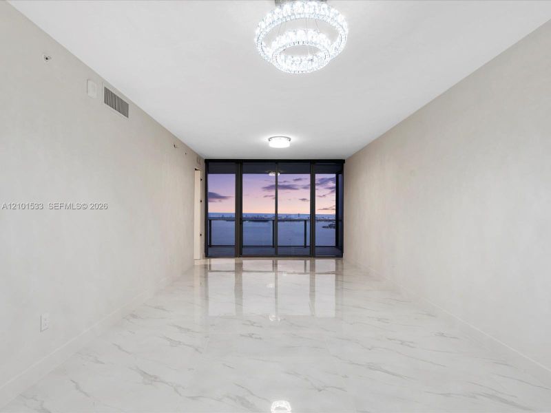 Spacious, unfurnished interior of a new home in Aria Reserve, Miami (Image 18).