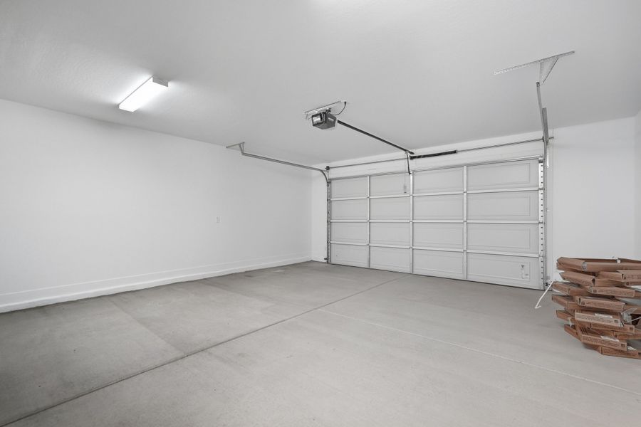 Spacious, unfurnished interior of a new home in Artisan at Asante, Surprise (Image 38).