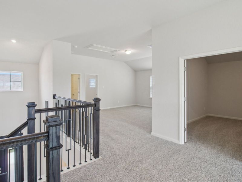 Spacious, unfurnished interior of a new home in Arcadia Ridge - Classic Series, San Antonio (Image 18).