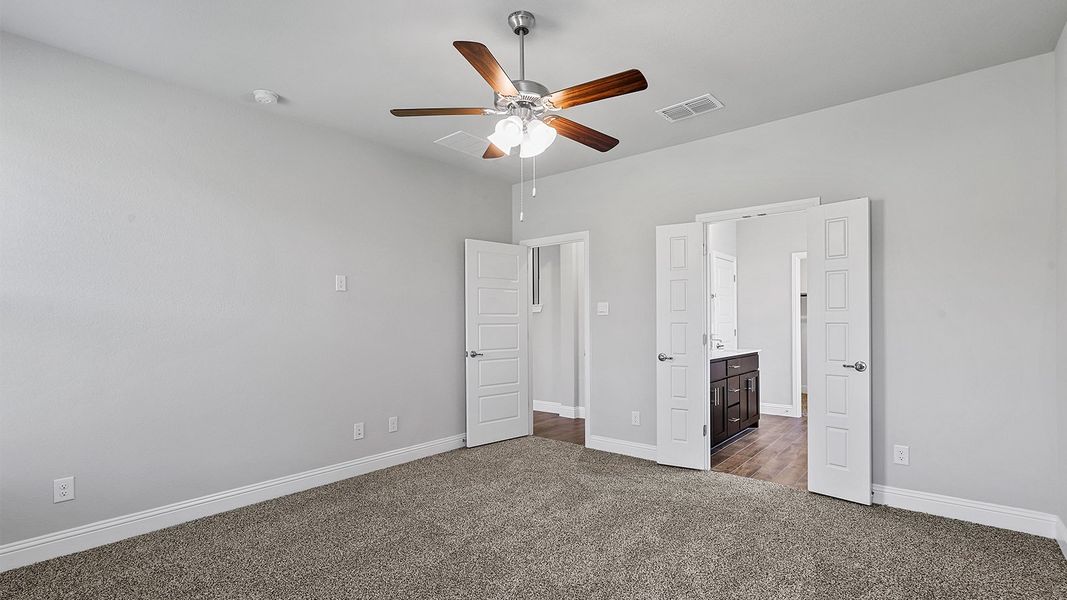 Spacious, unfurnished interior of a new home in Eagle Creek, Denton (Image 24).