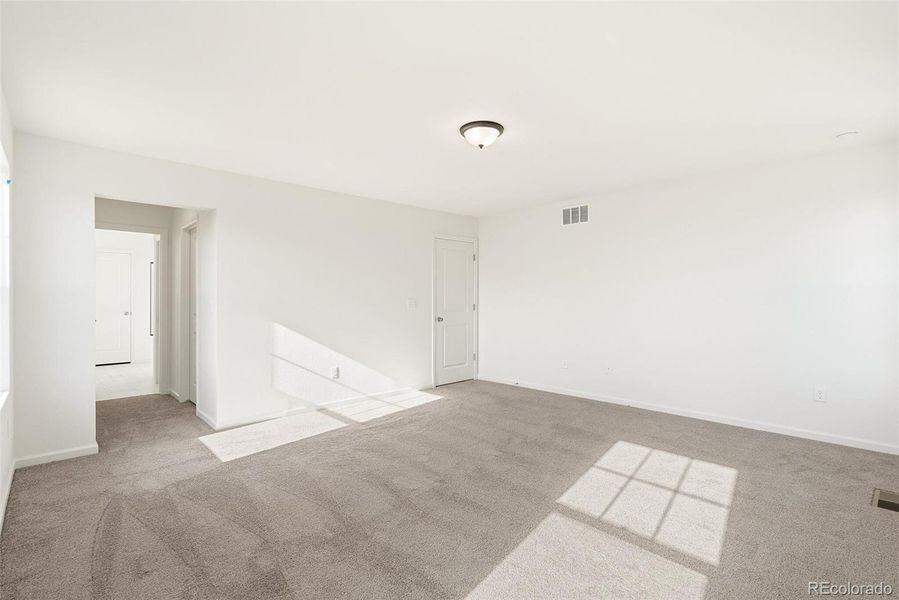 Spacious, unfurnished interior of a new home in Farmlore, Brighton (Image 30).