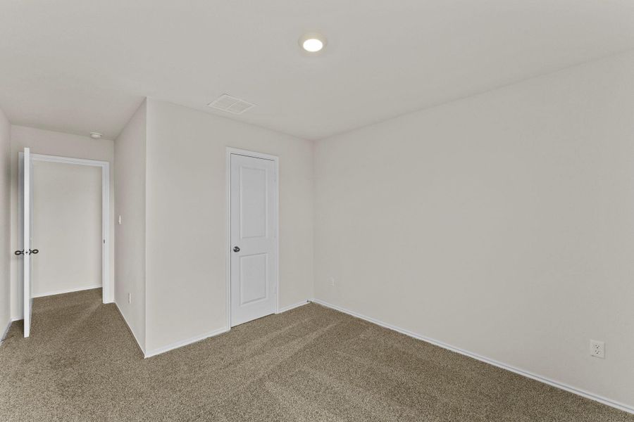 Spacious, unfurnished interior of a new home in Bollinger, Maxwell (Image 32).