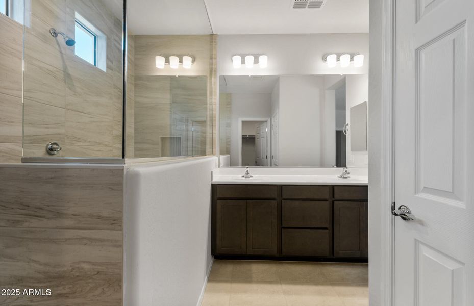 Owner's Bathroom Owner's Bathroom