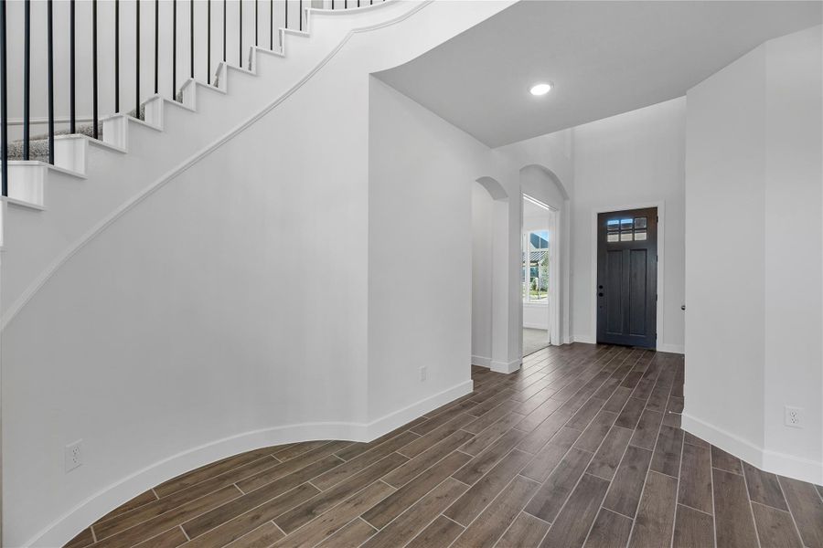 Spacious, unfurnished interior of a new home in Fulshear Lakes, Fulshear (Image 18). Spacious, unfurnished interior of a new home in Fulshear Lakes, Fulshear (Image 18).