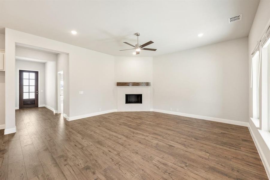 Spacious, unfurnished interior of a new home in Somerset, Mansfield (Image 31).