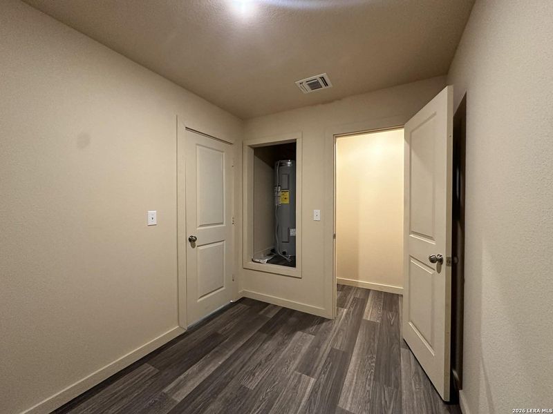 Spacious, unfurnished interior of a new home in , Floresville (Image 24).