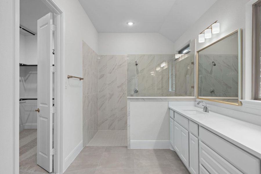 Furnished interior view inside a new home in Chambers Creek, Willis (Image 10).