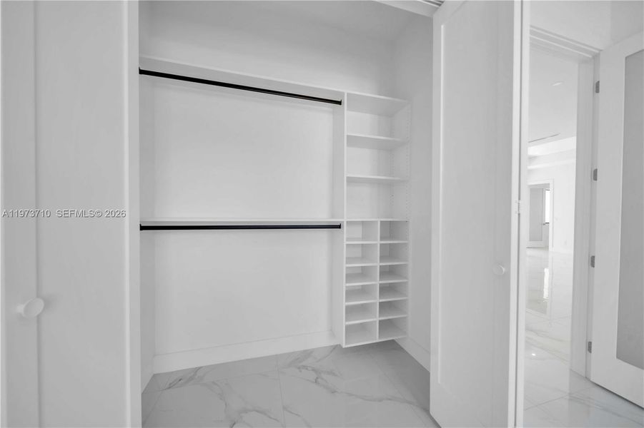 Spacious, unfurnished interior of a new home in , Cape Coral (Image 16).