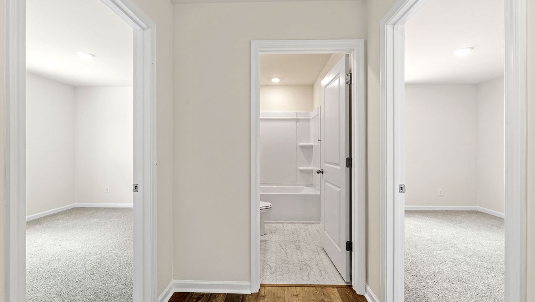 Spacious, unfurnished interior of a new home in Varner Station, Woodruff (Image 8).