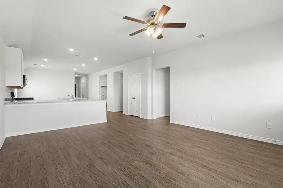 Spacious, unfurnished interior of a new home in Rocky Creek Crossing, Fort Worth (Image 19). Spacious, unfurnished interior of a new home in Rocky Creek Crossing, Fort Worth (Image 19).