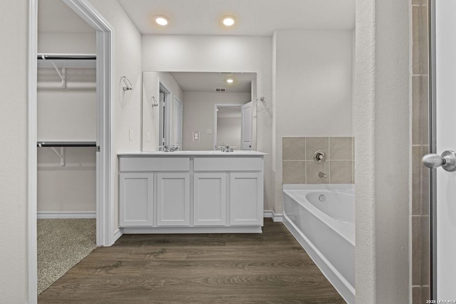 Furnished interior view inside a new home in Avenida, Converse (Image 8).