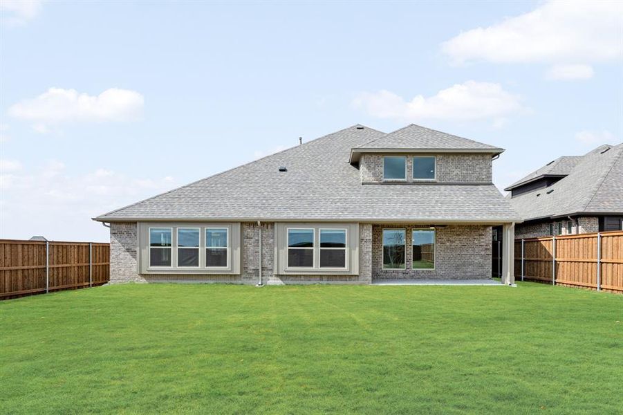 Exterior details and patio area of a home in Meraki, Forney (Image 4).