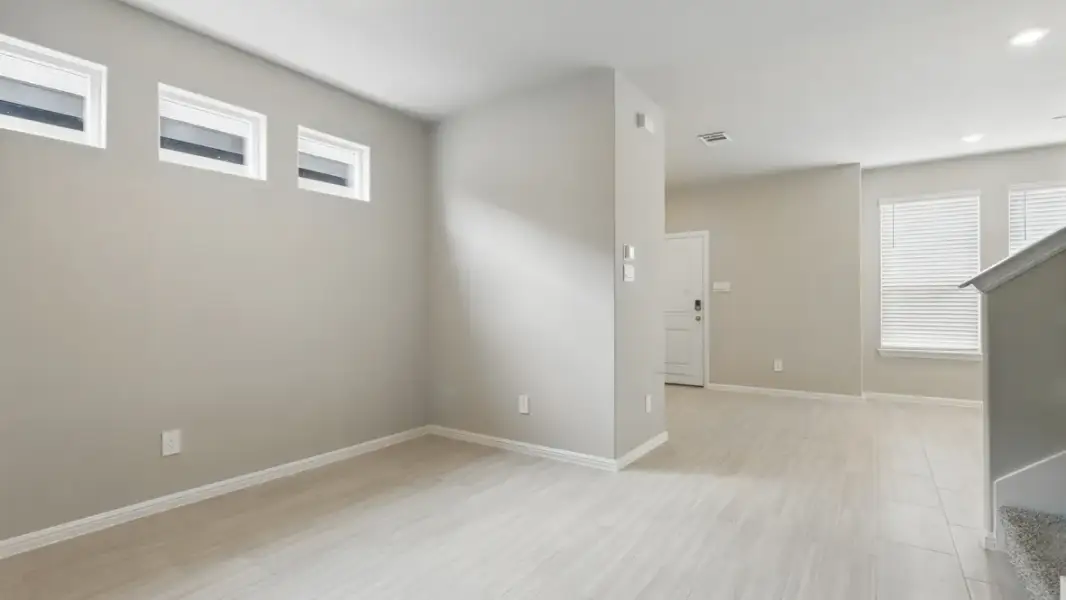 Spacious, unfurnished interior of a new home in Orchard Village, Fort Worth (Image 16).